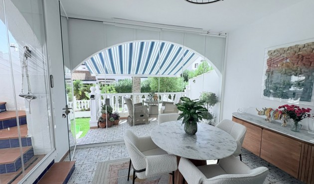 Brukt - Villa -
Villamartin - Costa Blanca