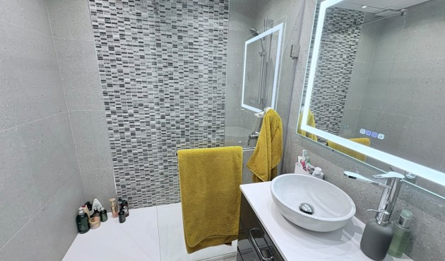 Brukt - Villa -
Villamartin - Costa Blanca