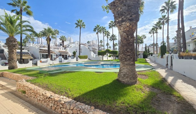 Återförsäljning - Town House -
Villamartin - Costa Blanca