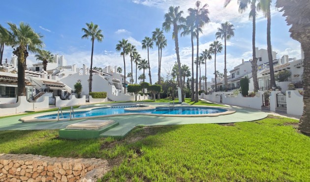 Återförsäljning - Town House -
Villamartin - Costa Blanca