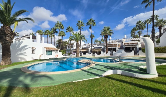 Återförsäljning - Town House -
Villamartin - Costa Blanca