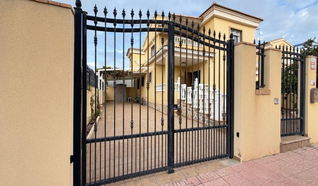 Resale - Villa -
Orihuela Costa - Lomas De Don Juan
