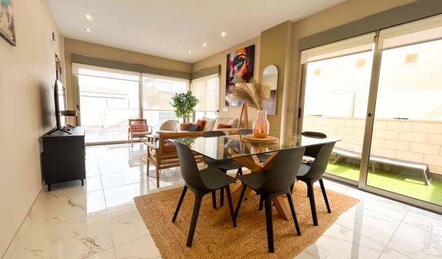 Resale - Villa -
Villamartin - Costa Blanca