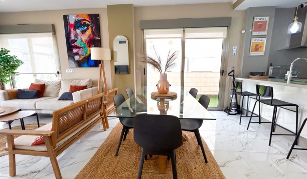 Resale - Villa -
Villamartin - Costa Blanca