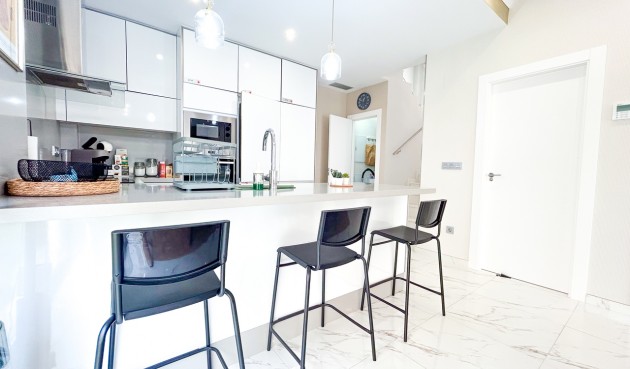 Resale - Villa -
Villamartin - Costa Blanca