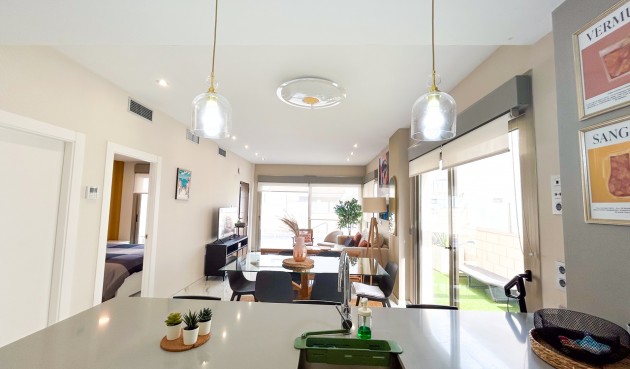 Resale - Villa -
Villamartin - Costa Blanca