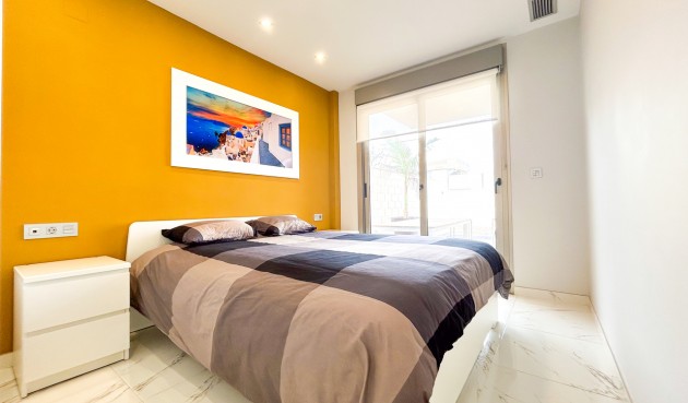 Resale - Villa -
Villamartin - Costa Blanca
