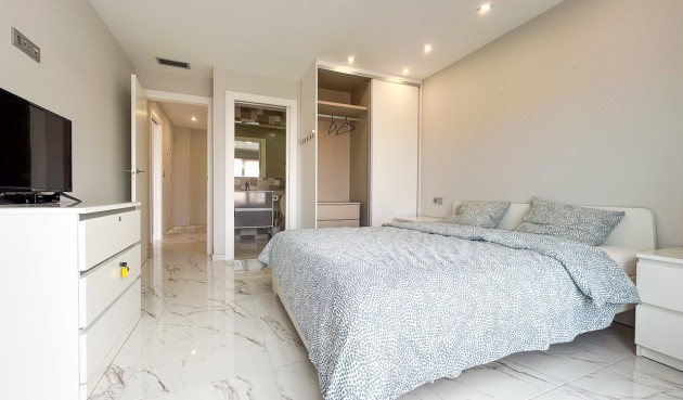 Resale - Villa -
Villamartin - Costa Blanca