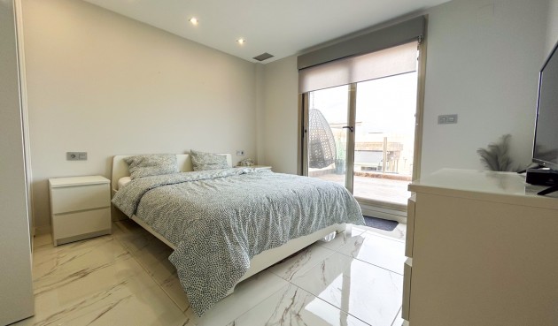 Resale - Villa -
Villamartin - Costa Blanca