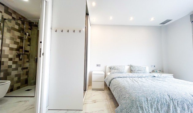 Resale - Villa -
Villamartin - Costa Blanca