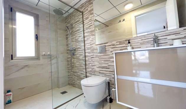 Resale - Villa -
Villamartin - Costa Blanca