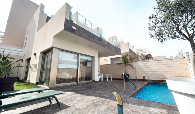 Resale - Villa -
Villamartin - Costa Blanca