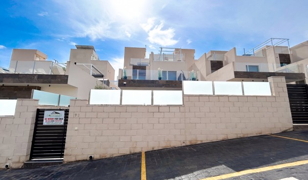 Resale - Villa -
Villamartin - Costa Blanca