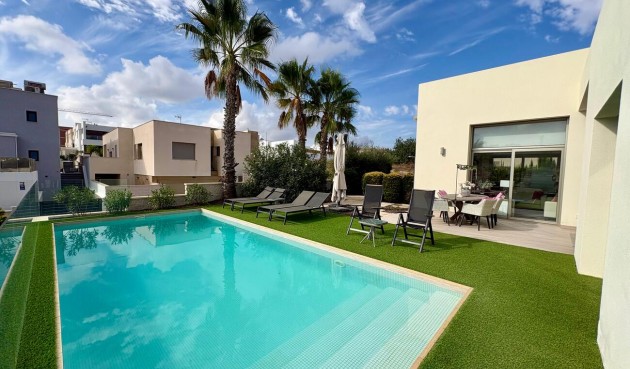 Resale - Villa -
Benijofar - Costa Blanca
