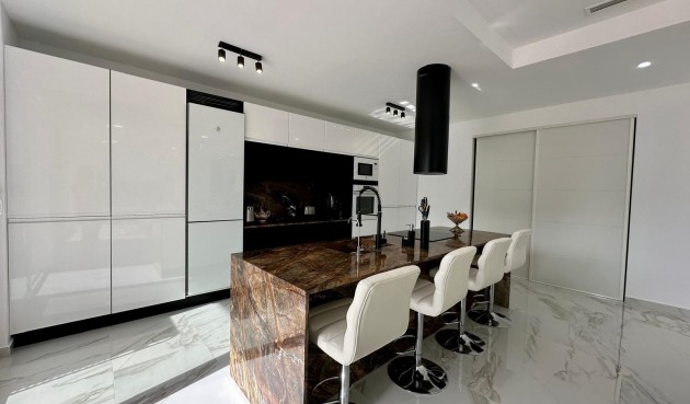 Resale - Villa -
Petrer - Inland