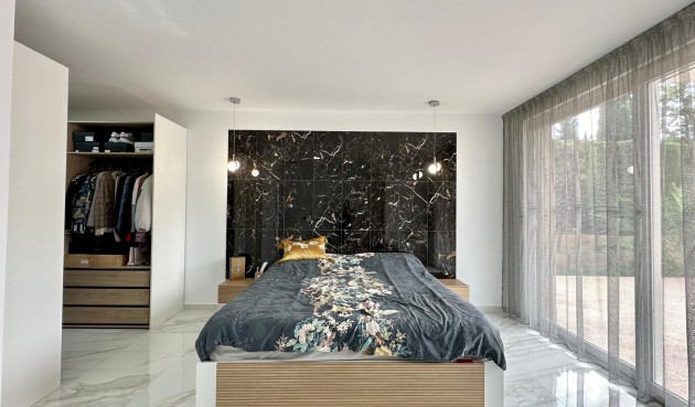 Resale - Villa -
Petrer - Inland