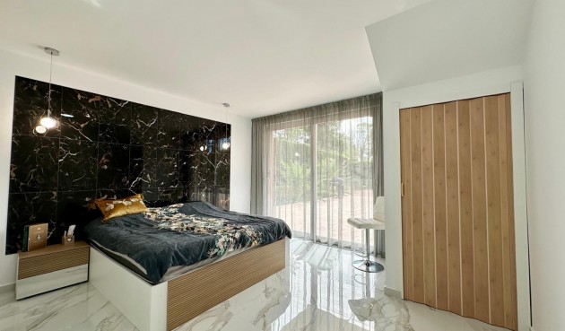 Resale - Villa -
Petrer - Inland