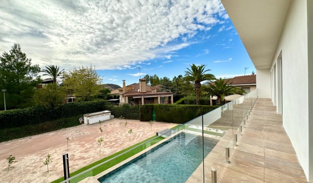 Resale - Villa -
Petrer - Inland