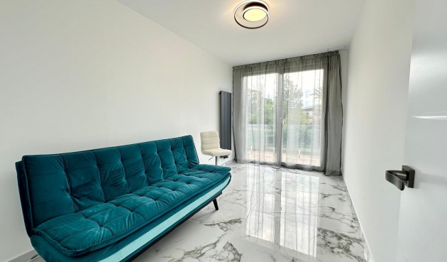 Resale - Villa -
Petrer - Inland