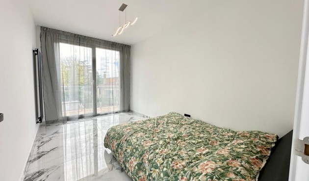 Resale - Villa -
Petrer - Inland