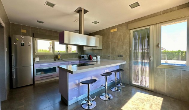 Resale - Villa -
Yecla - Inland