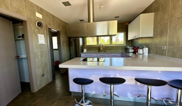 Resale - Villa -
Yecla - Inland