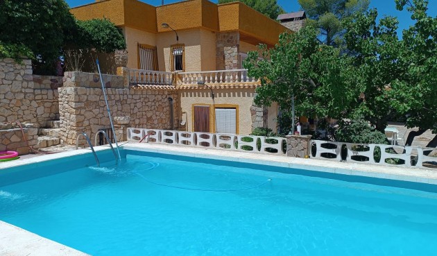 Resale - Villa -
Yecla - Inland