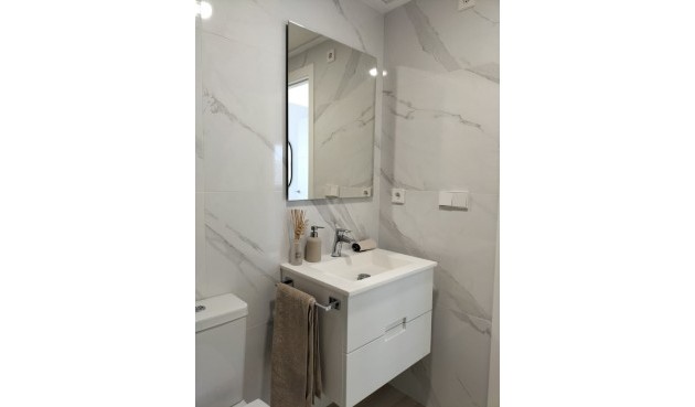 Återförsäljning - Apartment -
Orihuela - Inland