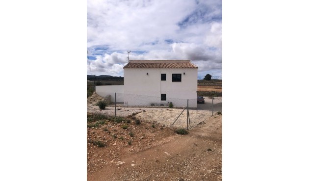 Resale - Villa -
Pinoso - Inland