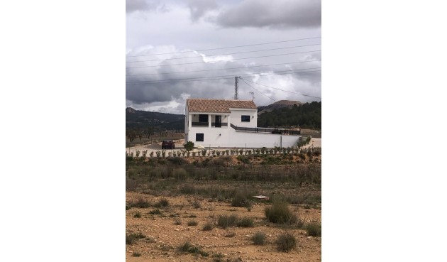 Resale - Villa -
Pinoso - Inland