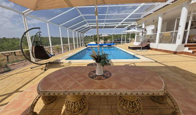 Brukt - Villa -
Pinoso - Inland