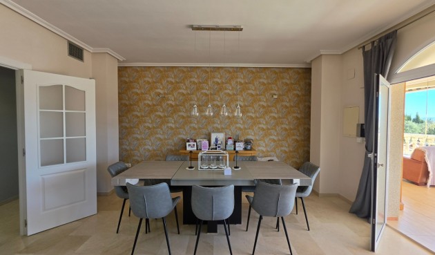 Resale - Villa -
Pinoso - Inland