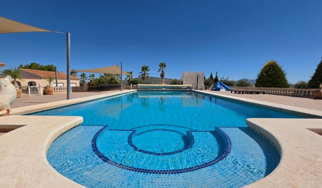 Resale - Villa -
Pinoso - Inland