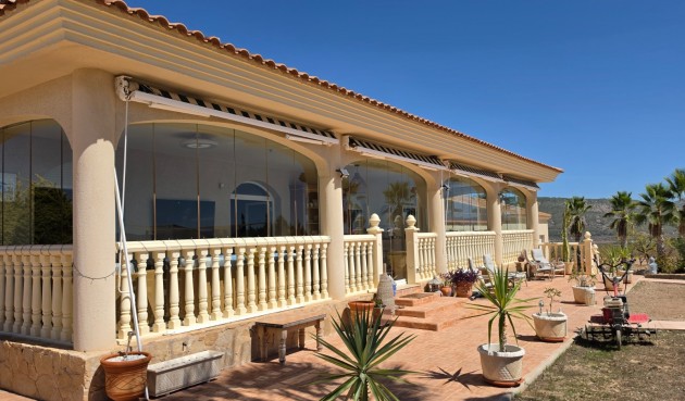 Resale - Villa -
Pinoso - Inland