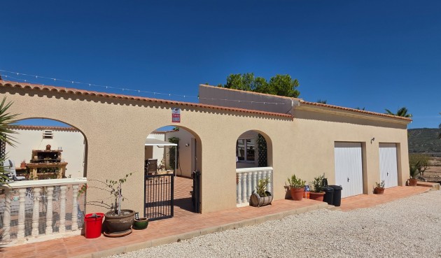 Resale - Villa -
Pinoso - Inland