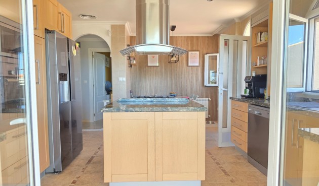 Resale - Villa -
Pinoso - Inland
