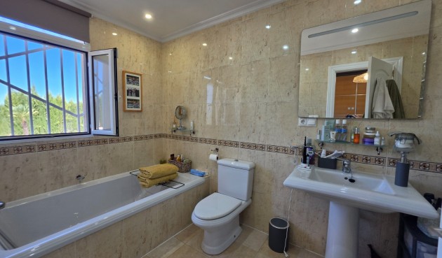 Resale - Villa -
Pinoso - Inland