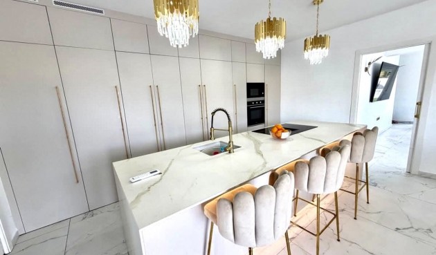 Resale - Villa -
Villamartin - Costa Blanca