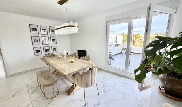 Resale - Villa -
Villamartin - Costa Blanca