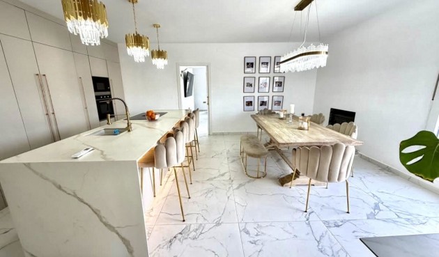 Resale - Villa -
Villamartin - Costa Blanca