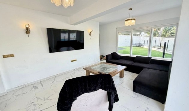 Resale - Villa -
Villamartin - Costa Blanca