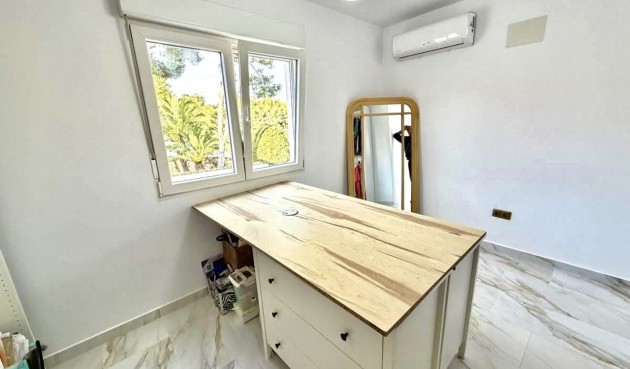 Resale - Villa -
Villamartin - Costa Blanca