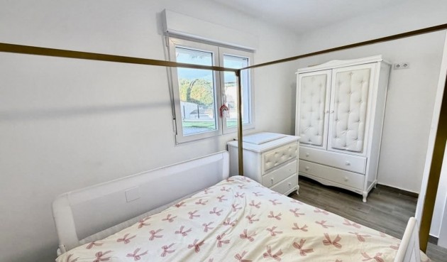 Resale - Villa -
Villamartin - Costa Blanca