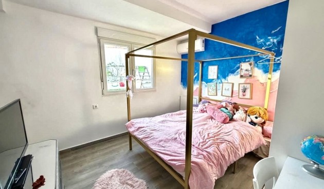 Resale - Villa -
Villamartin - Costa Blanca