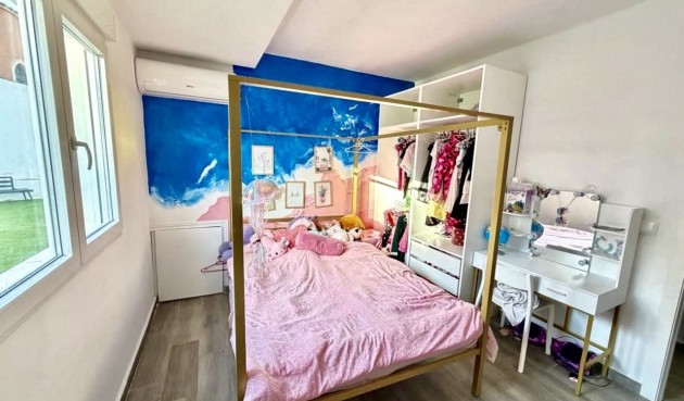 Resale - Villa -
Villamartin - Costa Blanca