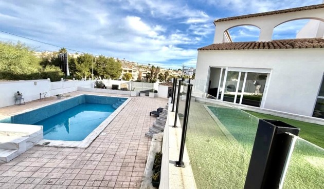 Resale - Villa -
Villamartin - Costa Blanca