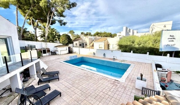 Resale - Villa -
Villamartin - Costa Blanca