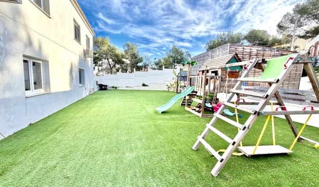 Resale - Villa -
Villamartin - Costa Blanca