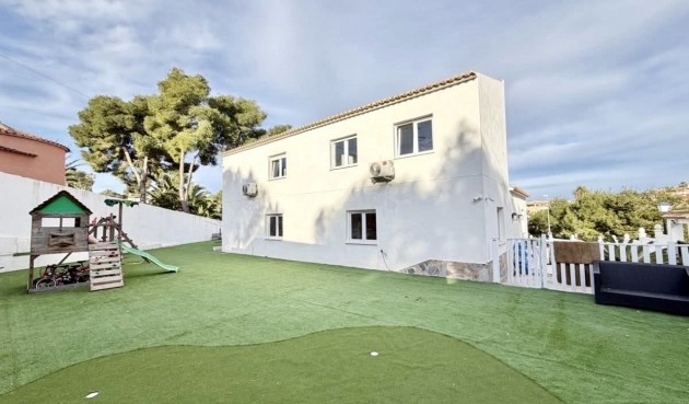Resale - Villa -
Villamartin - Costa Blanca