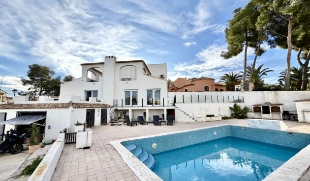 Resale - Villa -
Villamartin - Costa Blanca